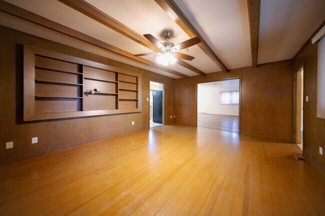 Building Photo - Mid-Century 3 Bedroom in Pine Valley Estates