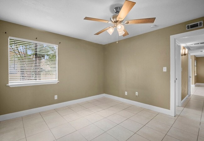 Building Photo - Affordable 2 bedroom 2 bathroom Condo in Fort Myers