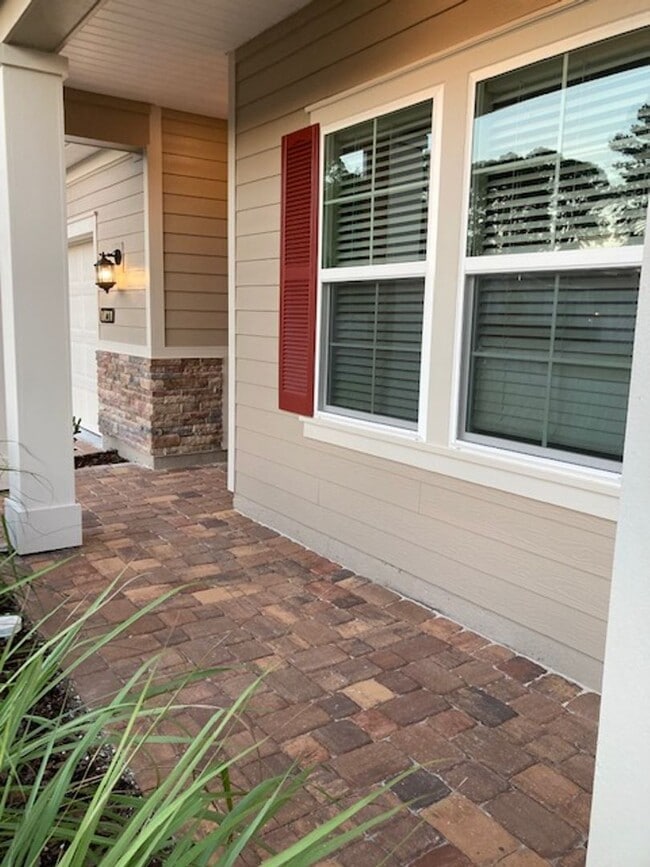 Building Photo - ***TWO WEEKS FREE*** Comfortable 3 Bedroom Home With Great Outdoor Space