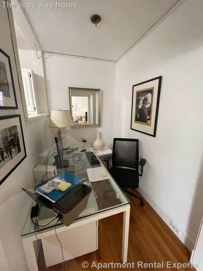 Building Photo - 77 Martin St