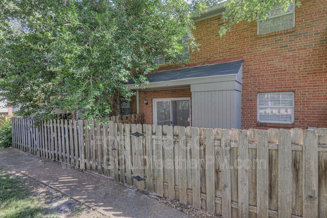 Building Photo - 5510 Country Dr