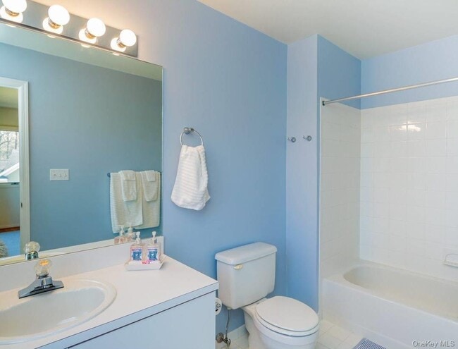 Building Photo - 38 Red Creek Cir