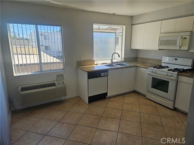 Building Photo - 14159 Gilmore St