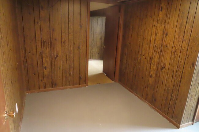 Building Photo - 1121 Fairwood Ave