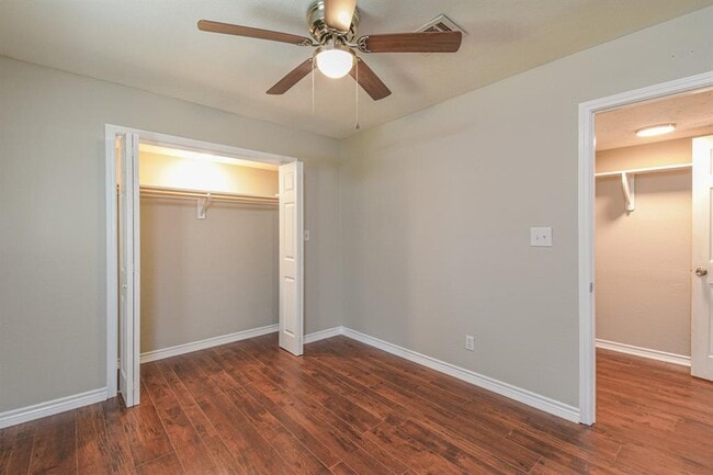 Building Photo - 507 Sioux River Rd