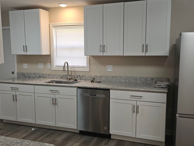 Building Photo - 6436 Oak Park Dr