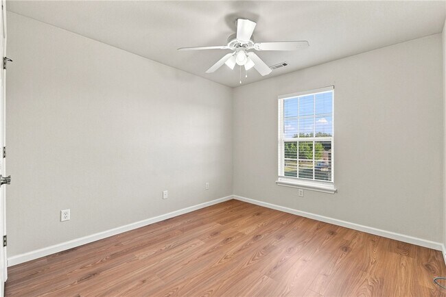 Building Photo - 3207 SW Deerfield Blvd