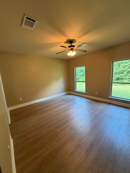 Building Photo - 16842 Glenwood Springs Dr