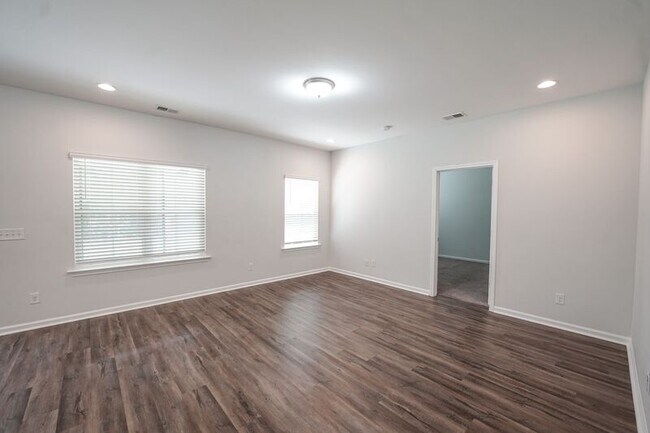 Building Photo - 3556 Castleoak Dr