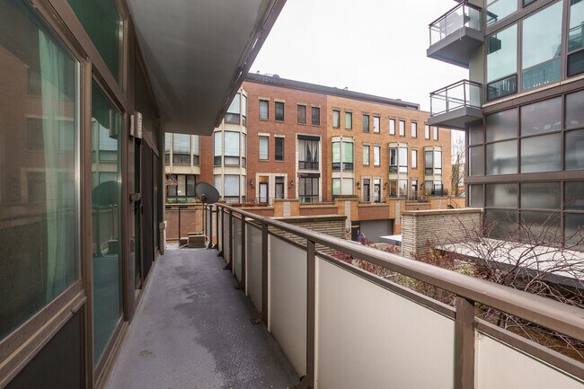 Building Photo - 660 W Wayman St