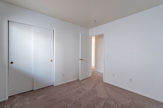 Building Photo - Three bedrooms! Fresh Carpet and Paint!