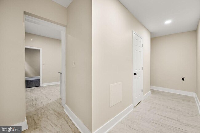 Building Photo - 1619 N 55th St