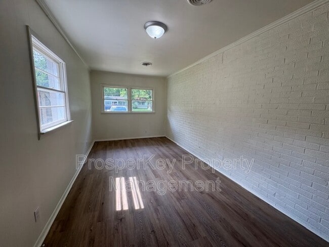 Building Photo - 1437 Beaumont Dr