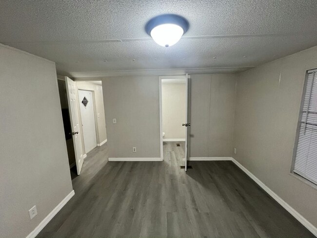 Building Photo - 71A Tower Manor Cir E