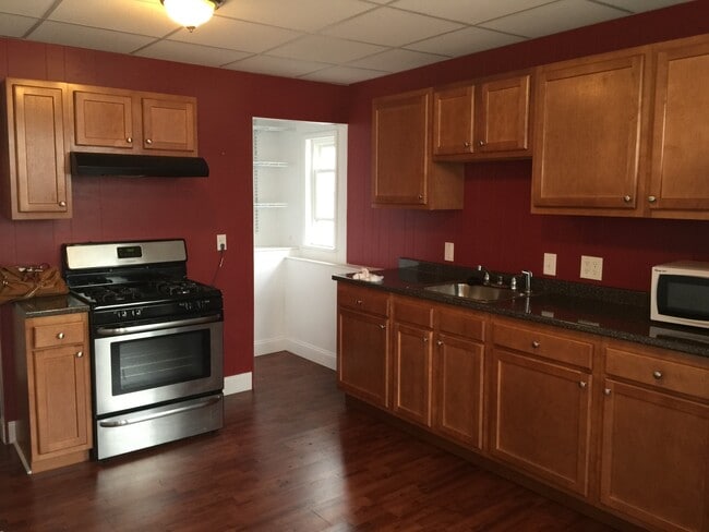 Building Photo - 289 Chelsea St