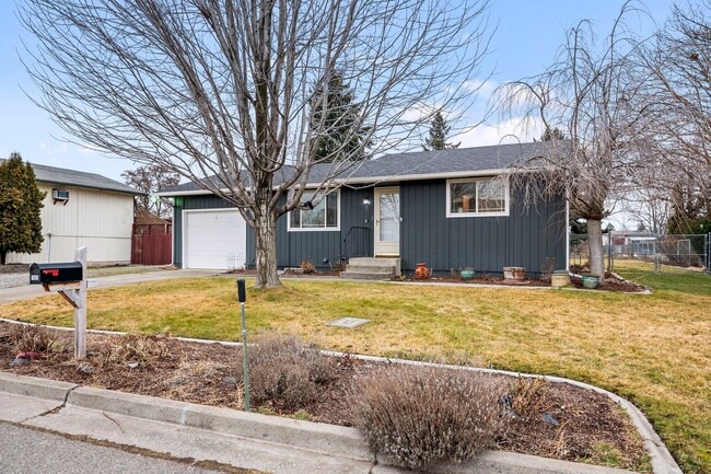 Building Photo - Great Location! - 3 Bedroom Valley Home!