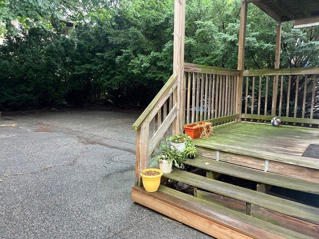 Building Photo - 22 Park Rd