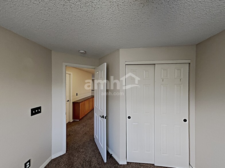 Building Photo - 950 Quarterhorse Trl