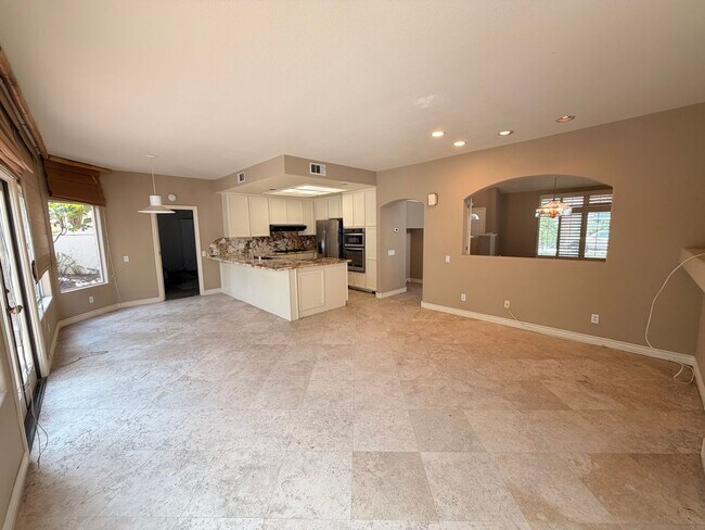 Building Photo - Beautiful 3 Bedroom, 2.5 Bathroom Newport ...