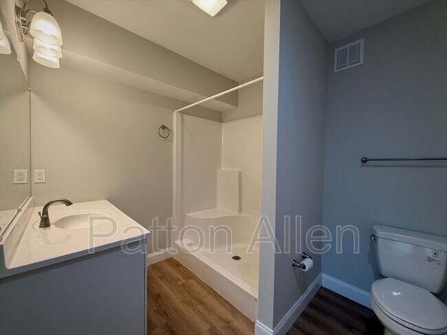 Building Photo - 207 Riverside View Dr