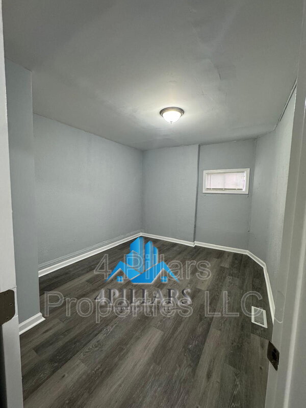 Building Photo - 3904 Deodar St