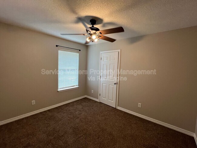 Building Photo - 10440 Millbrook Dr