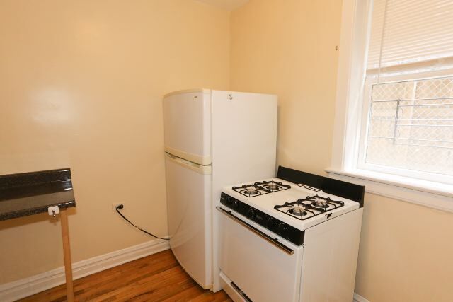 Building Photo - 632 W Aldine Ave