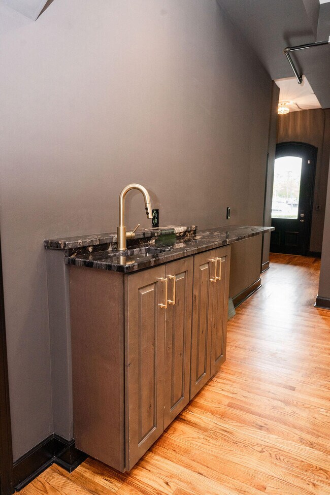 Building Photo - 275 S Limestone