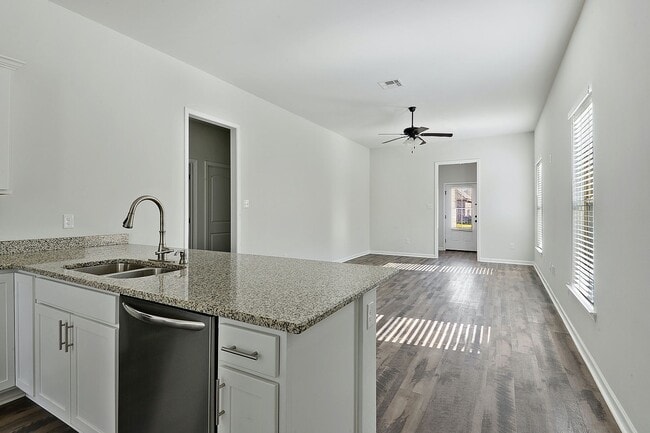 Building Photo - Two year old 3 bedroom available for Lease in Hunters Trace!