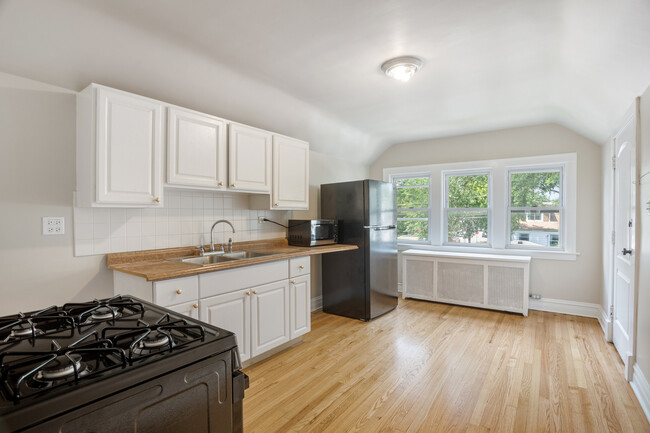 Building Photo - 4860 W Patterson Ave