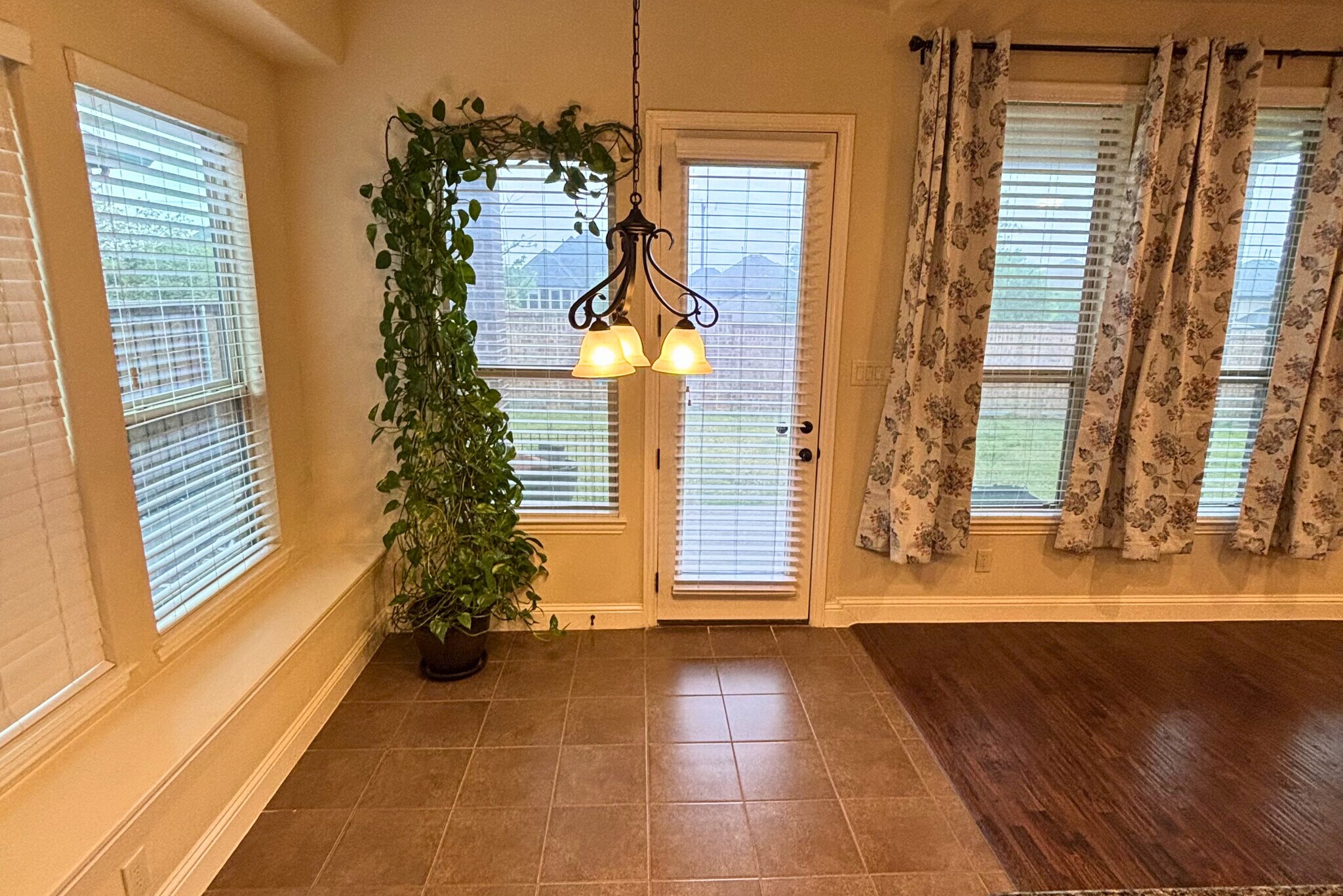 Building Photo - 5547 Lightfoot Ln