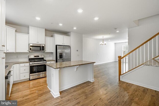 Building Photo - 1832 Boulder Dr