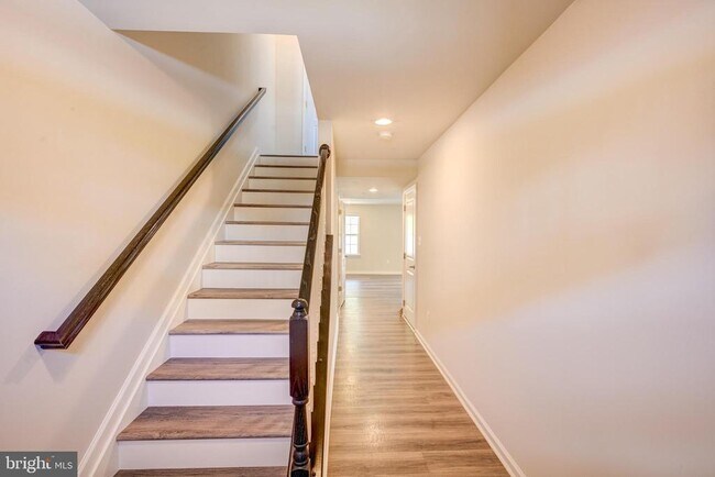 Building Photo - 1317 Hawthorn Dr