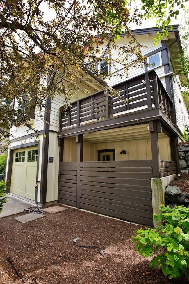 Building Photo - 1086 Village Loop