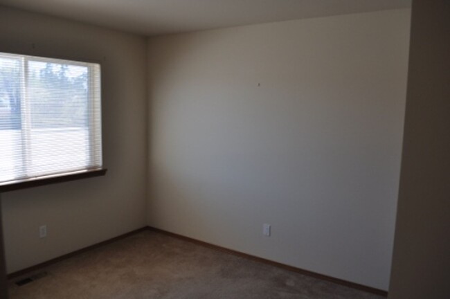 Building Photo - 608 East Remington Drive