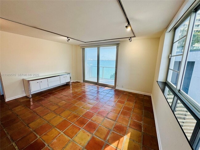 Building Photo - 3301 NE 5th Ave