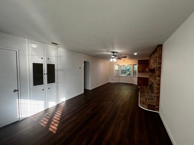 Building Photo - 321 Lena Ln