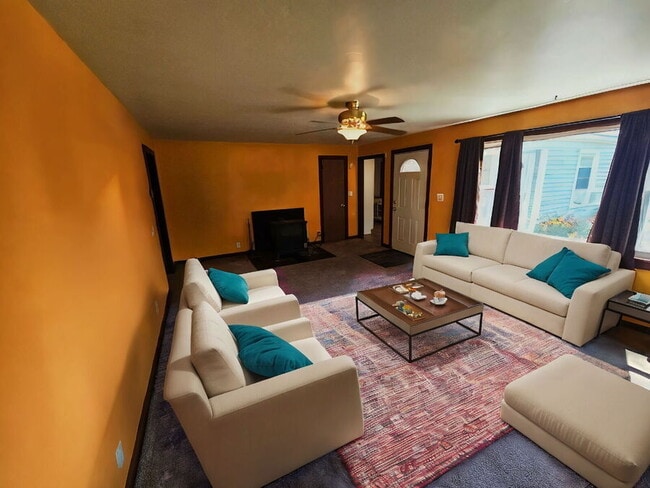 Building Photo - 7759 W Ridge Rd