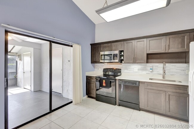 Building Photo - 4385 Willow Brook Cir