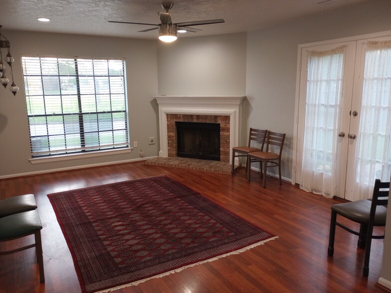Den - 15235 Kelbrook Dr