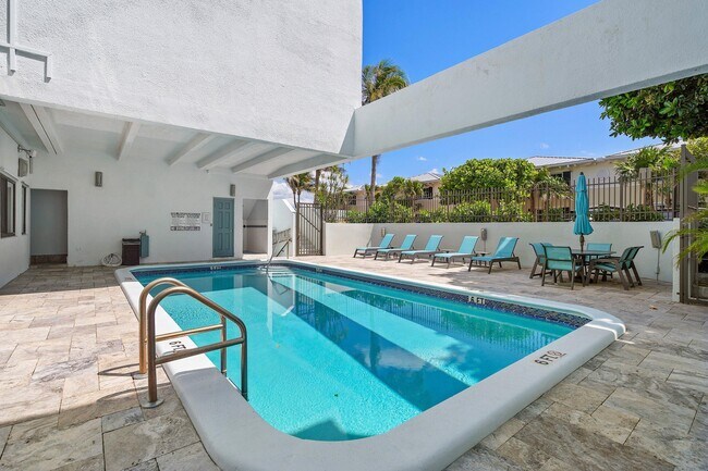 Building Photo - 250 S Ocean Blvd