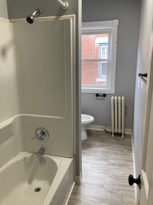 Building Photo - 2526 Derry St