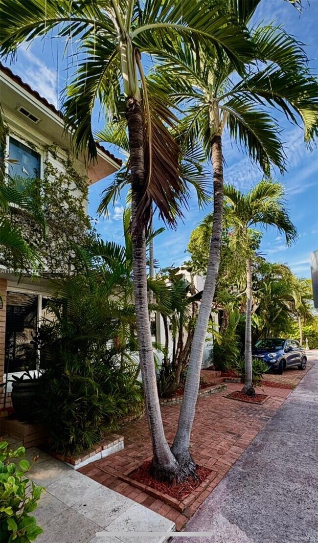 Building Photo - 630 79th St