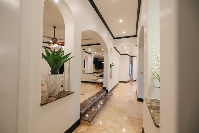 Building Photo - 302 Lake Clark Ct