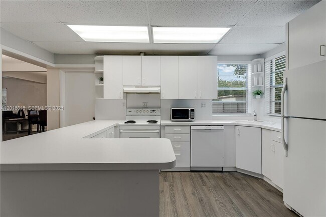 Building Photo - 6531 SW 57th Pl