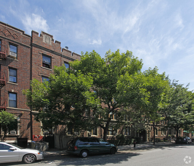 Building Photo - Majestic Court