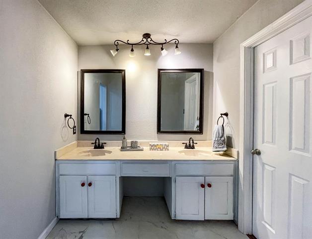 Building Photo - 6704 Greenacres Dr