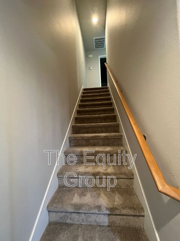 Building Photo - 405 S Summit St