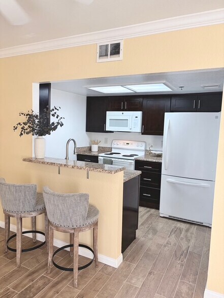 Building Photo - 43376 Cook St