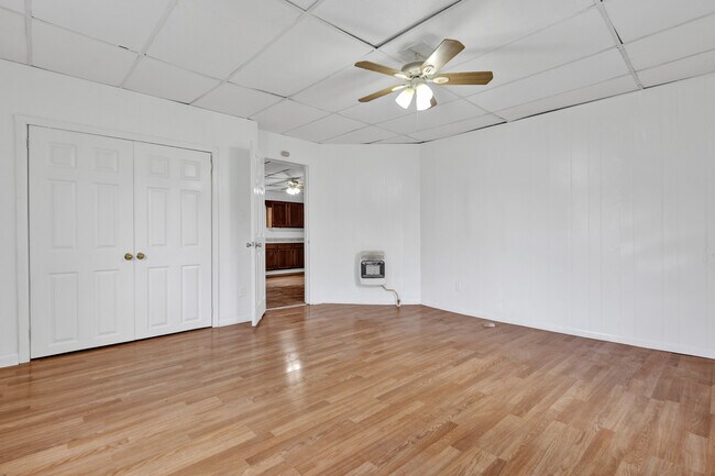 Building Photo - 423 Chestnut Ave